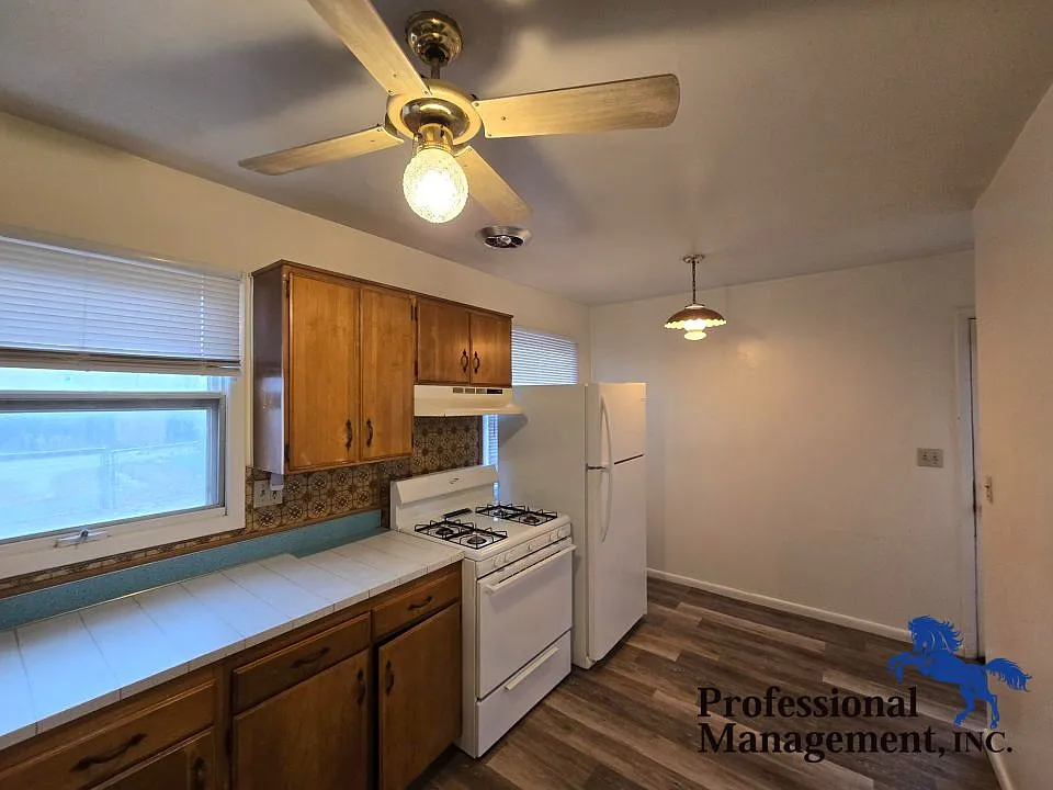 2 bed, 1.0 bath, 720 sqft, $1,095 — Photo 3
