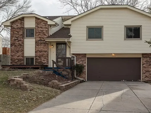 13717 Valley St, Omaha, NE 68144