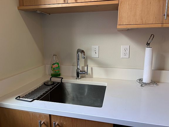 5th image of 3109 SE Claybourne St Unit B