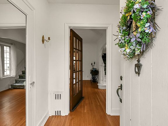 2nd image of 356 Townview Cir N