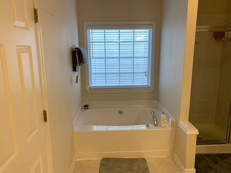 Bathroom 1.a