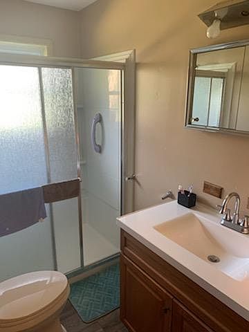 2nd image of 1301 Clover Ln