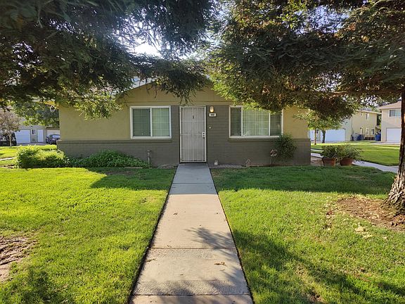 Front walkway to the entrance