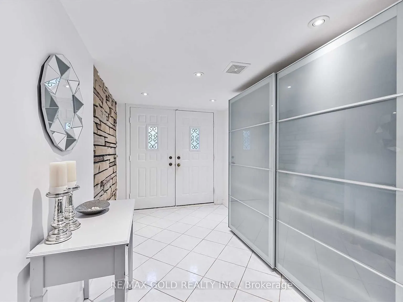 4 bed, $3,600 — Photo 3