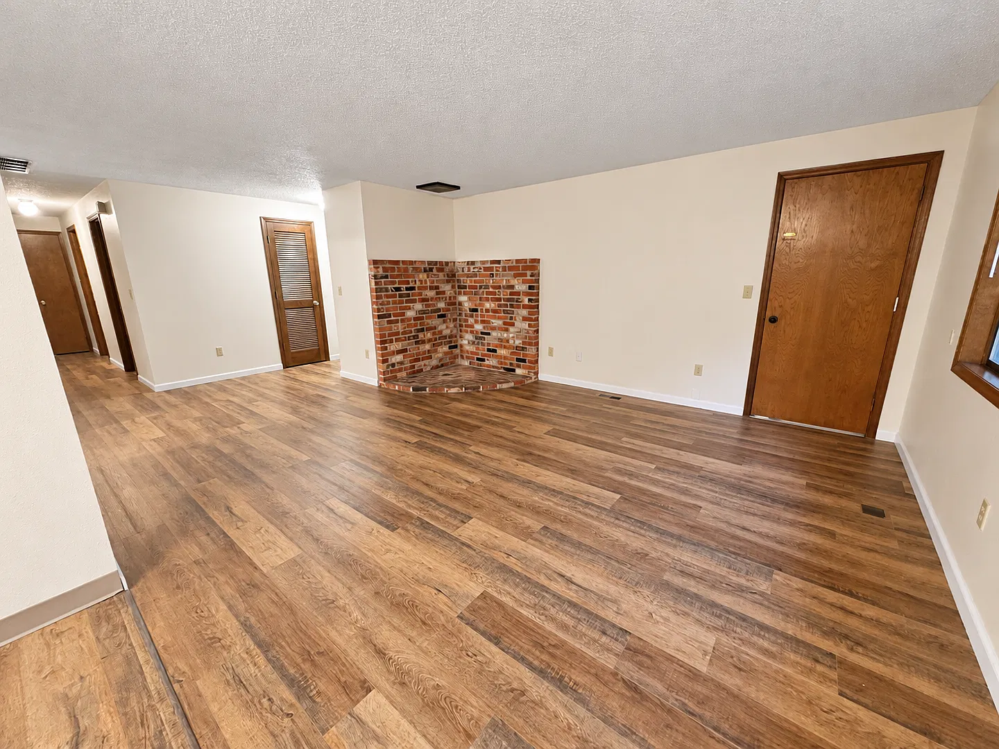 Charming 3-Bedroom Gresham Home with Large Fenced Backyard & Greenhouse! — Photo 3