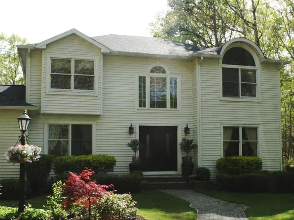 818 Harlequin Dr, Galloway, NJ 08205