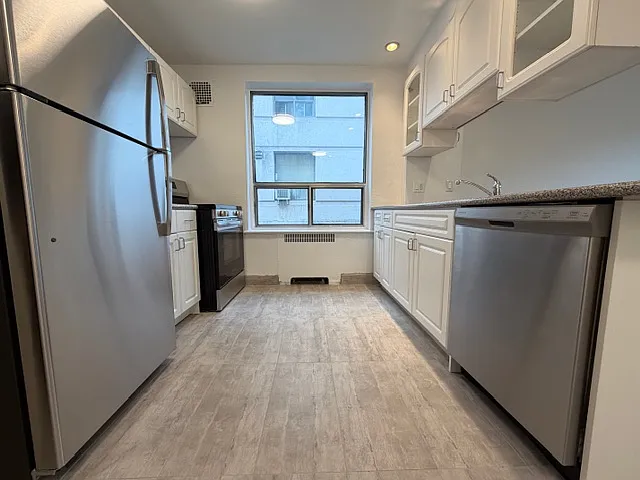 869 Avenue Rd — Photo 24