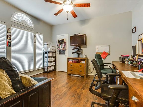 5th image of 202 Orchard Trl