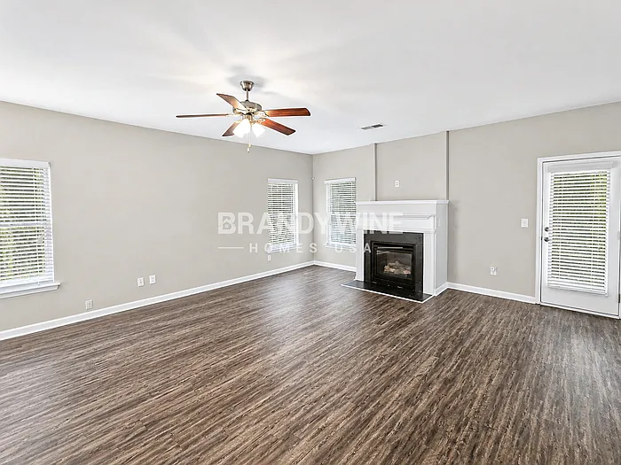 4 bed, 2.5 bath, 2310 sqft, $2,364 — Photo 4
