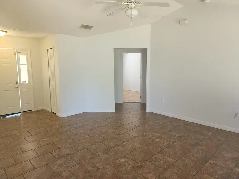 754 Pelican Ct — Photo 2