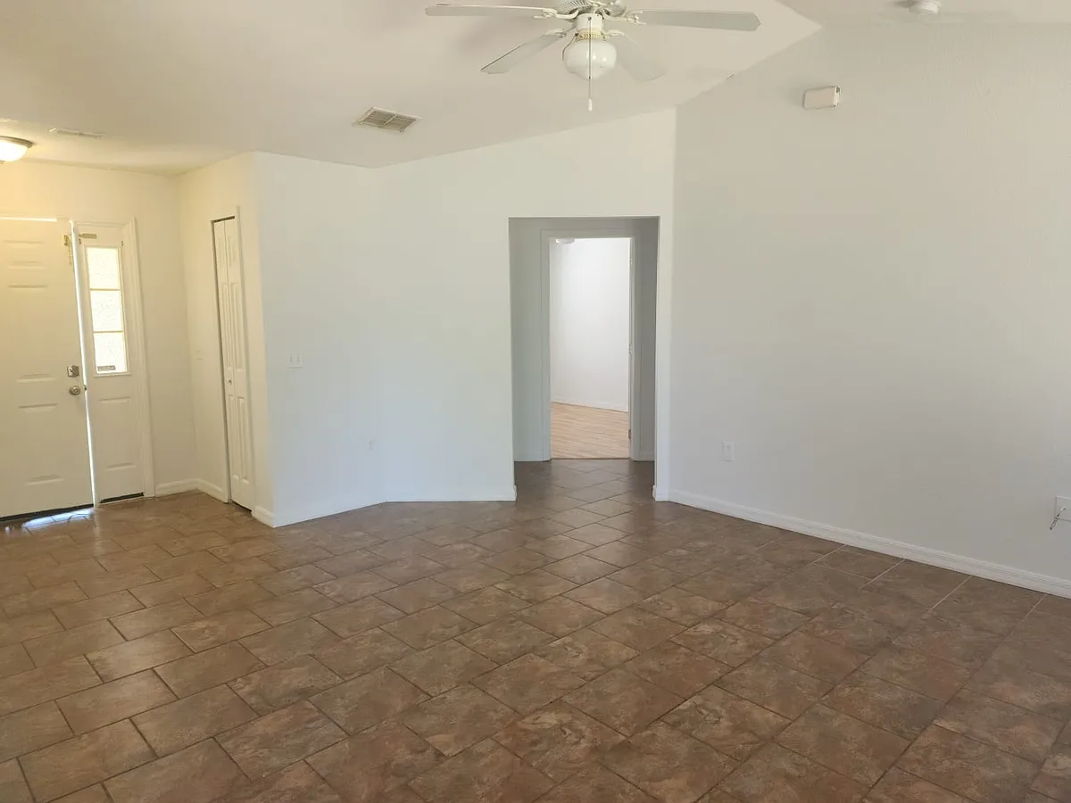 Building Photo - 754 Pelican Ct