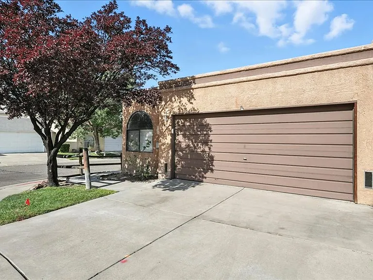 7901 Cockatoo Ln NE — Photo 3