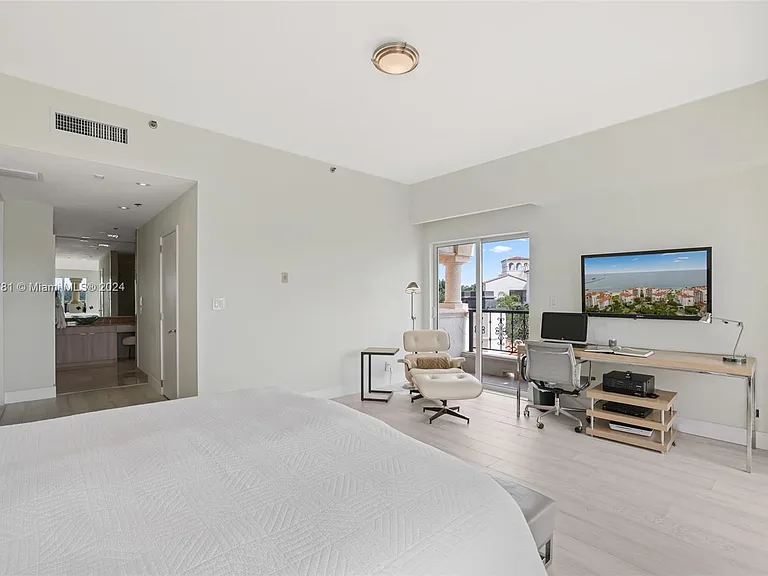 2442 Fisher Island Dr #5402 — Photo 21