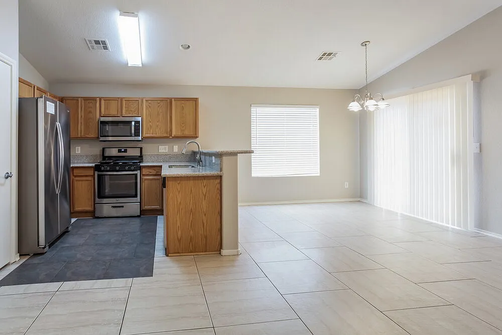 3 bed, 2.0 bath, 1228 sqft, $1,855 — Photo 4