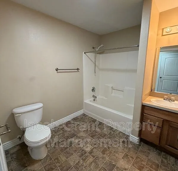 245 Opal Ct #2E — Photo 7