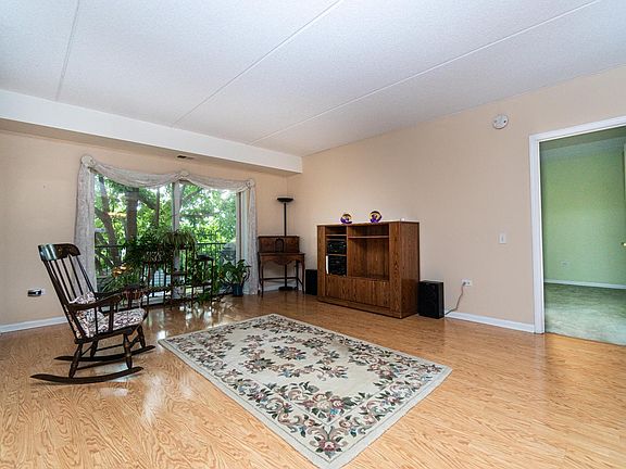 4th image of 100 N Milwaukee Ave APT 203