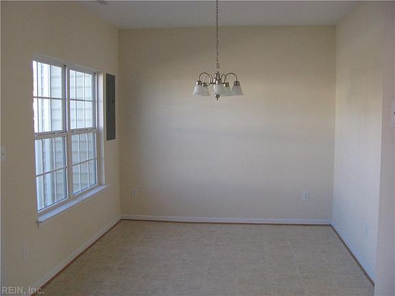 5th image of 1048 Rosemont Ave
