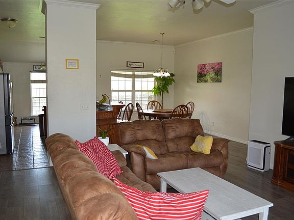3rd image of 11600 SW 11th St