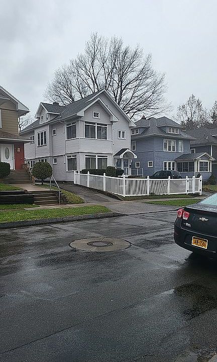 2nd image of 647-649 Wellington Ave