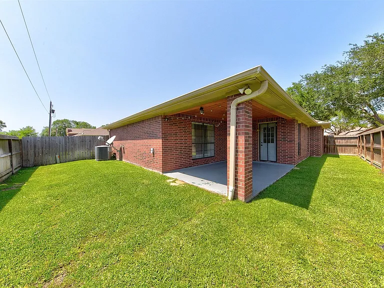 402 Live Oak Ln — Photo 31