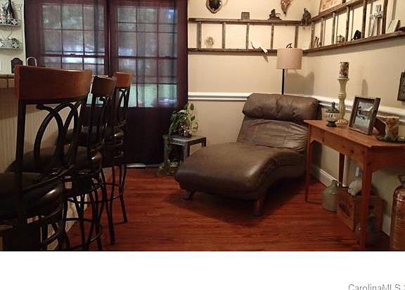 4th image of 510 Holly Cir