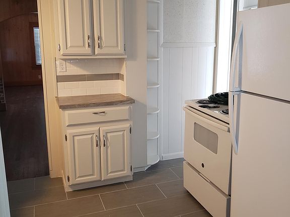 3rd image of 430 N Summit St