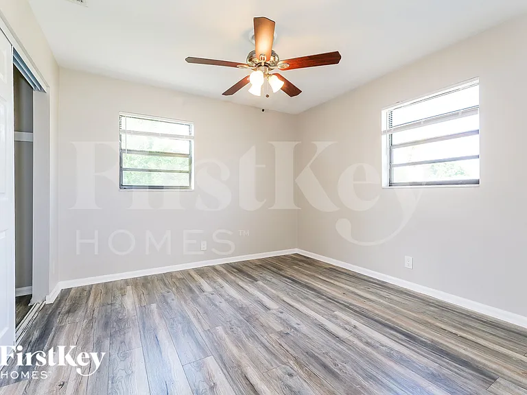 1389 Meadowbrook Dr — Photo 13