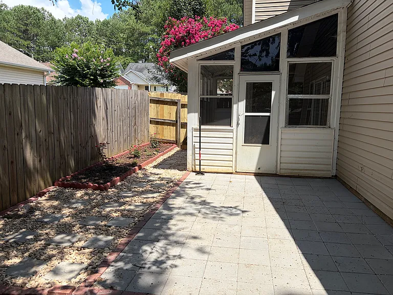 211 Park Pl — Photo 16