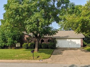 921 Livingston Dr, Hurst, TX 76053