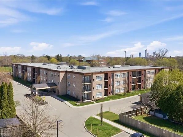 4644 Pettit Ave #203, Niagara Falls, ON L2E 0B4