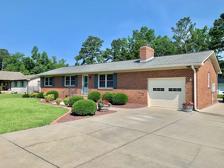 213 Dogwood St — Photo 3