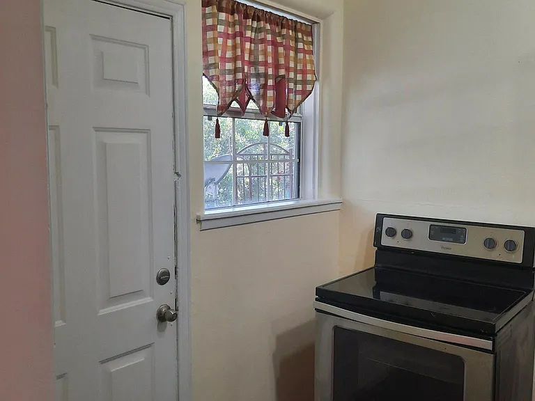 512 Phoenix Ave — Photo 17