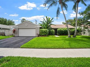 1070 Cedar Creek Way, Davie, FL 33325