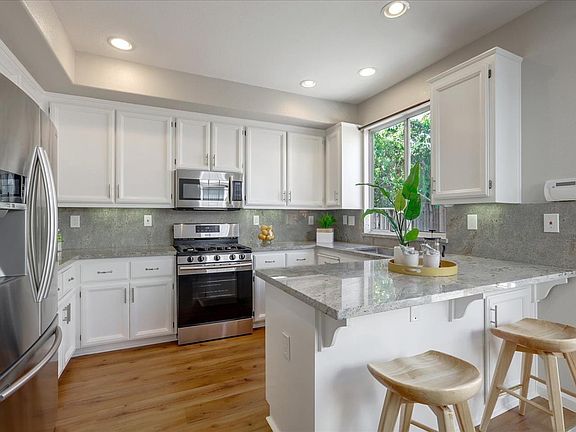 5th image of 4672 Wilcox Ave