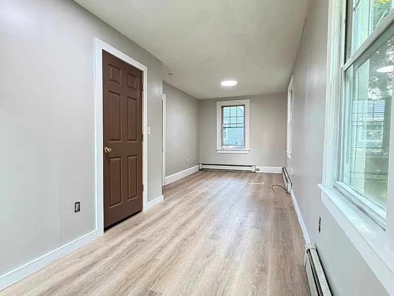78 Hunters Ave — Photo 8