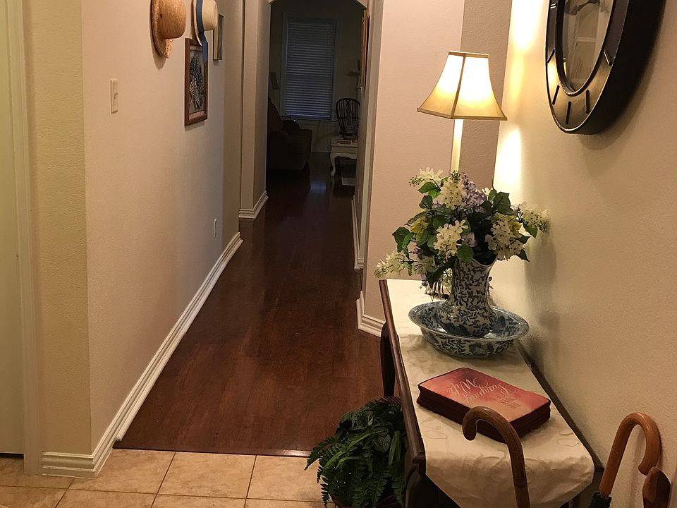 1st image of 424 Nottingham Ct