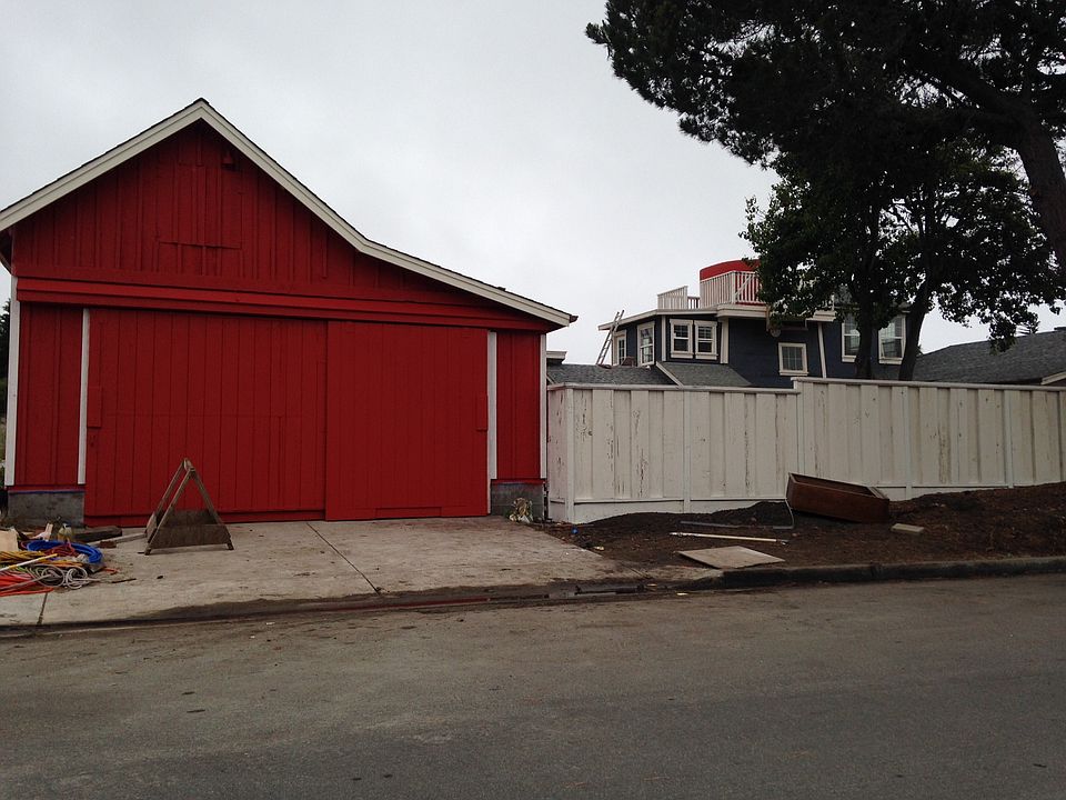 Barn and house from the Nort