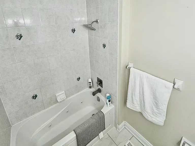 43 Madelaine Dr #4 — Photo 14