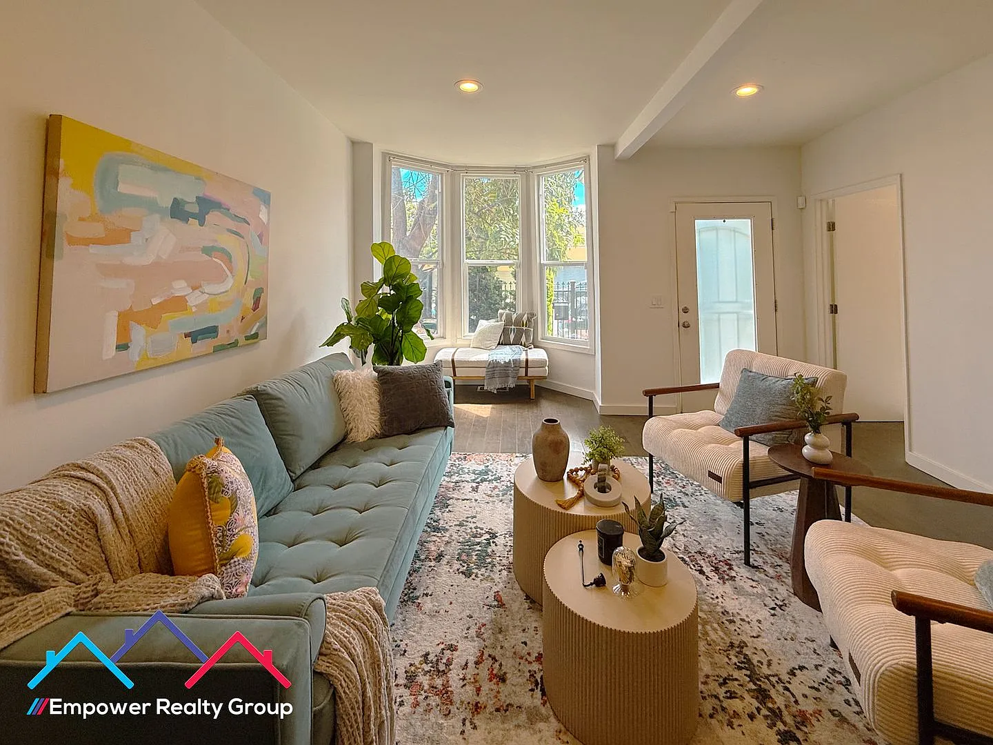 4 bed 3 bath Single-family Victorian Home in West Oakland — Photo 2