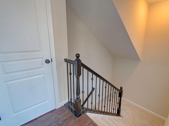 4th image of 832 Yorkshire Dr