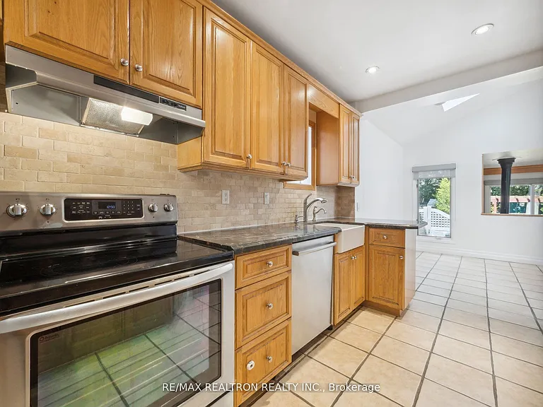 186 Wanless Ave — Photo 19