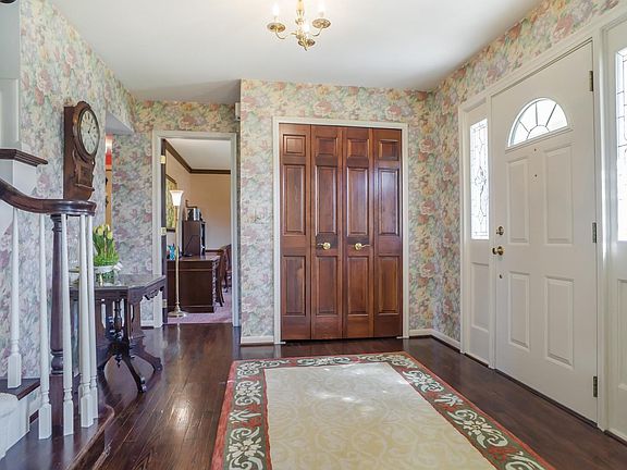 2nd image of 36090 Crompton Cir