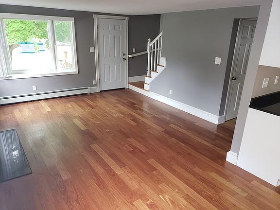 5th image of 74 Livoli Ave