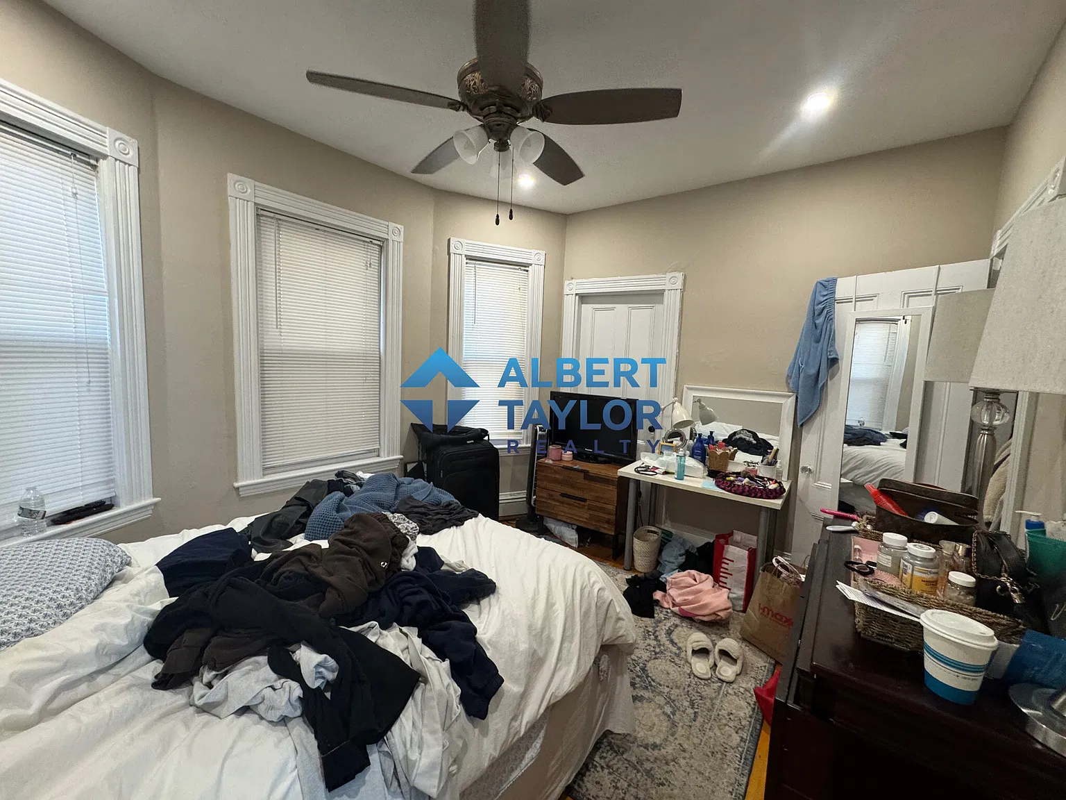 4 bed, 999 sqft, $6,800 — Photo 4