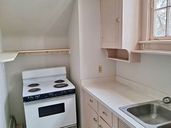 4th image of 1320 Quinby Ave #7