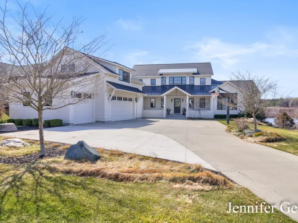 3810 Lake Birch St NE, Grand Rapids, MI 49525