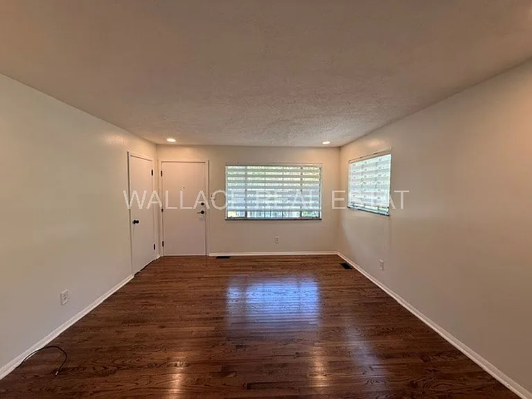 228 Tall Oaks Dr — Photo 2