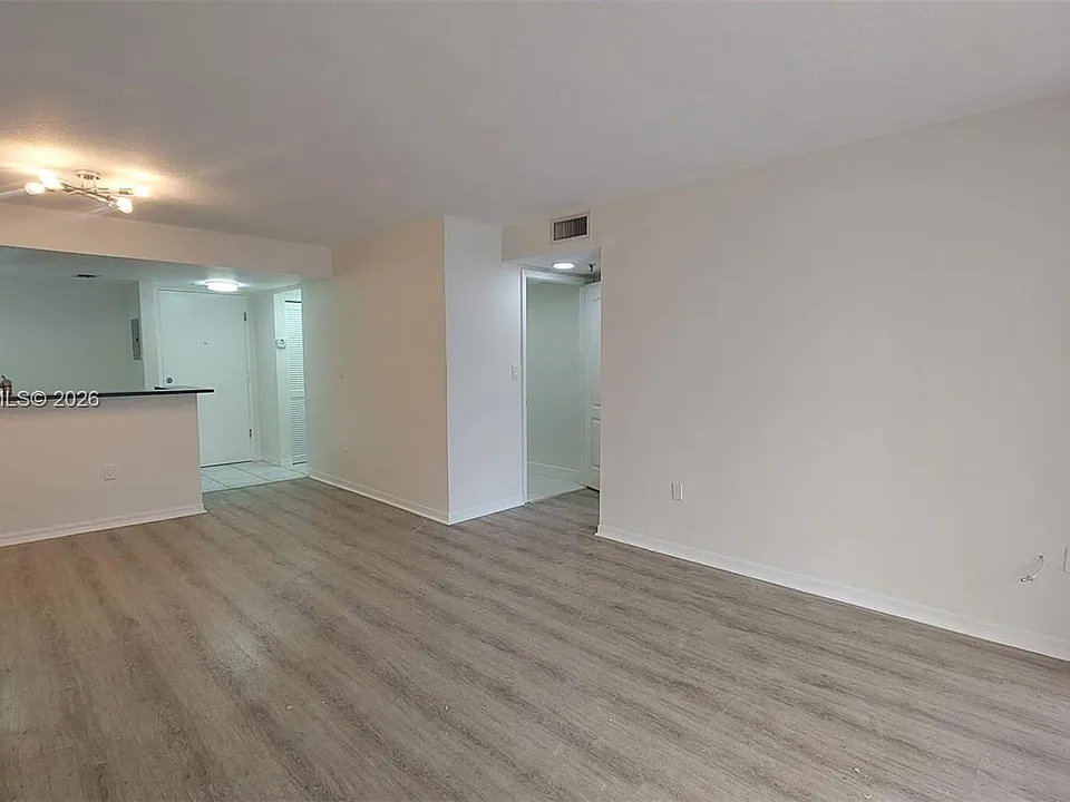 2642 Collins Ave #408