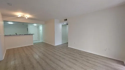 2642 Collins Ave Photo 1