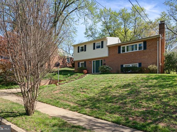 2737 Welcome Dr, Falls Church, VA 22046